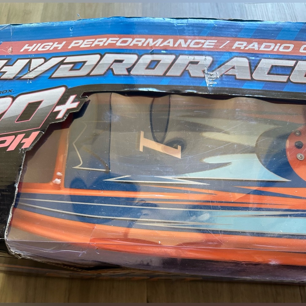 NKOK Hydroracers Predator 1 Series 32" High Performance RC Speed Boat - Picture 5 of 7